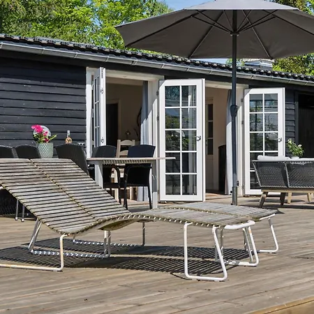 Semesterbostad Lovely Secluded In Dronningmølle