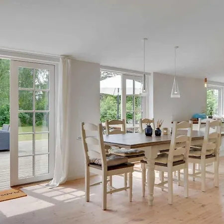 Lovely Secluded In Dronningmølle