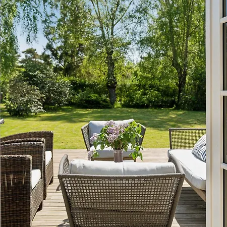 Lovely Secluded In Semesterbostad Dronningmølle
