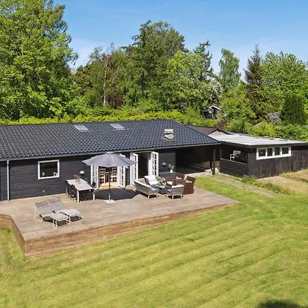 Semesterbostad Lovely Secluded In *