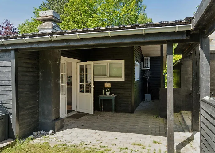 Lovely Secluded In Сasa de vacaciones Dronningmølle