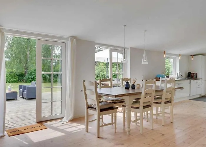 Lovely Secluded In Dronningmølle