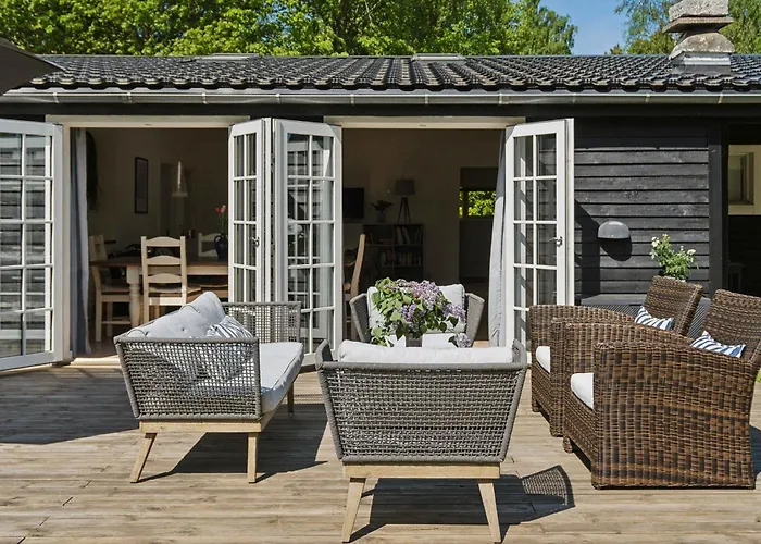 Lovely Secluded In Сasa de vacaciones Dronningmølle